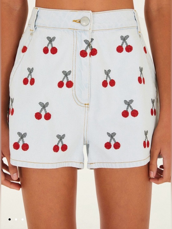 FARM Rio Pants - FARM Rio Embroidered Cherry Denim Shorts in Light Denim Size 29. NWOT